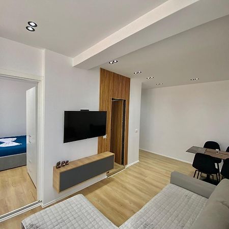 Mara Central Apartment 3 Tirana Exteriör bild